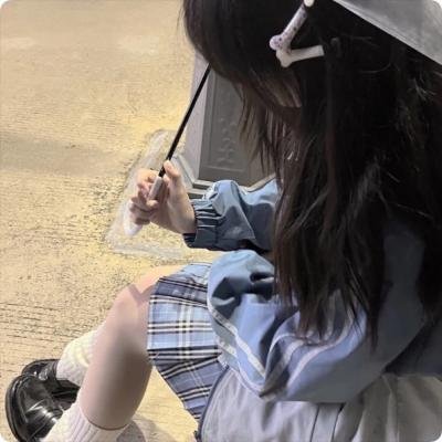靠岸封面
